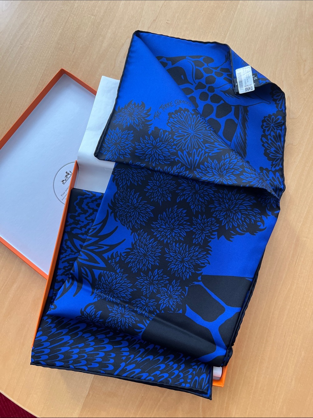 Hermes Silk Scarf The Three Graces Blue & Black Giraffe 90 cm - BNIB - Picture 2 of 7